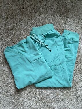Jaanuu Men's Scrub Set in Jade/Surgical Green - Short Sleeve Top & Jogger Pants